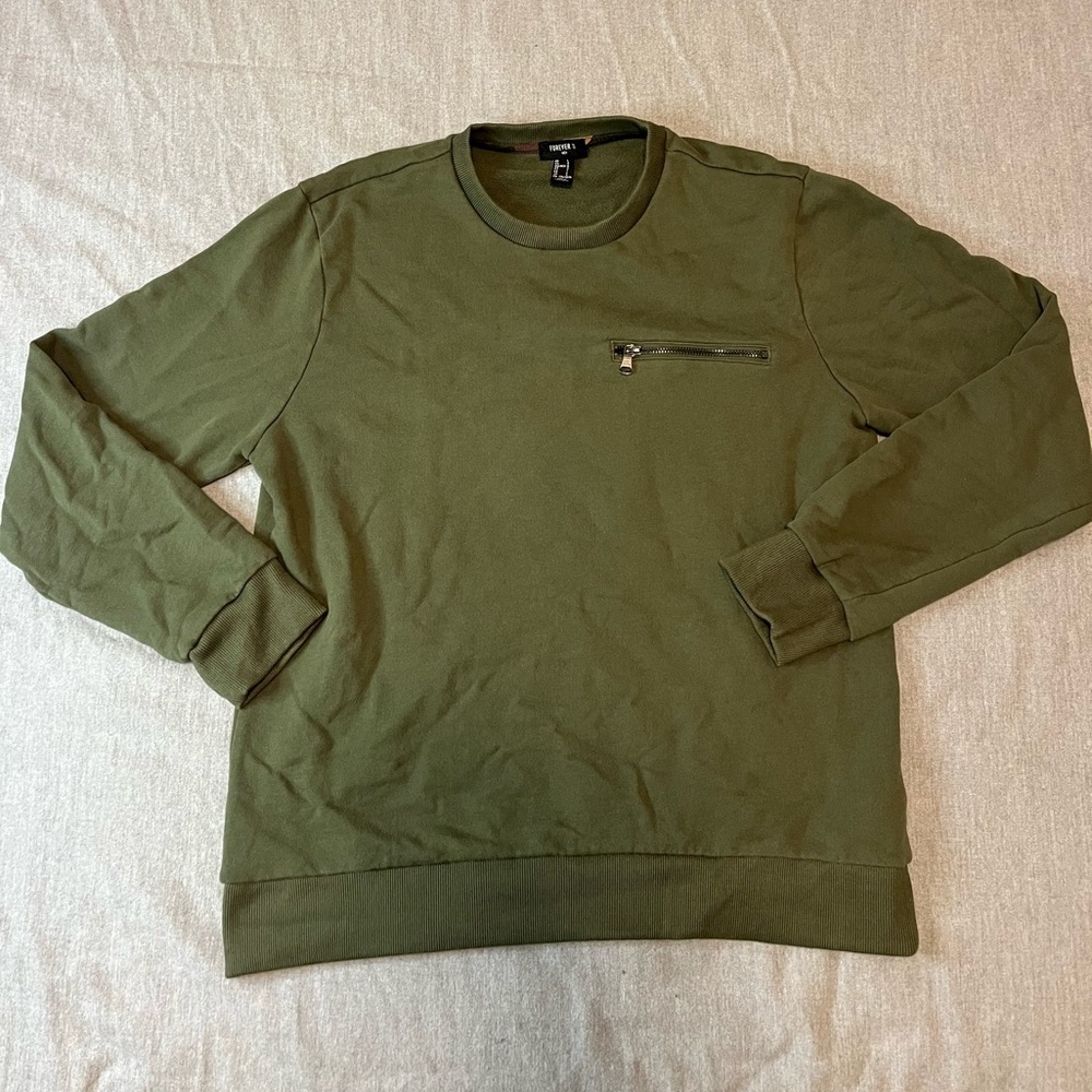 Forever 21 Men’s crewneck sweater- Like New!